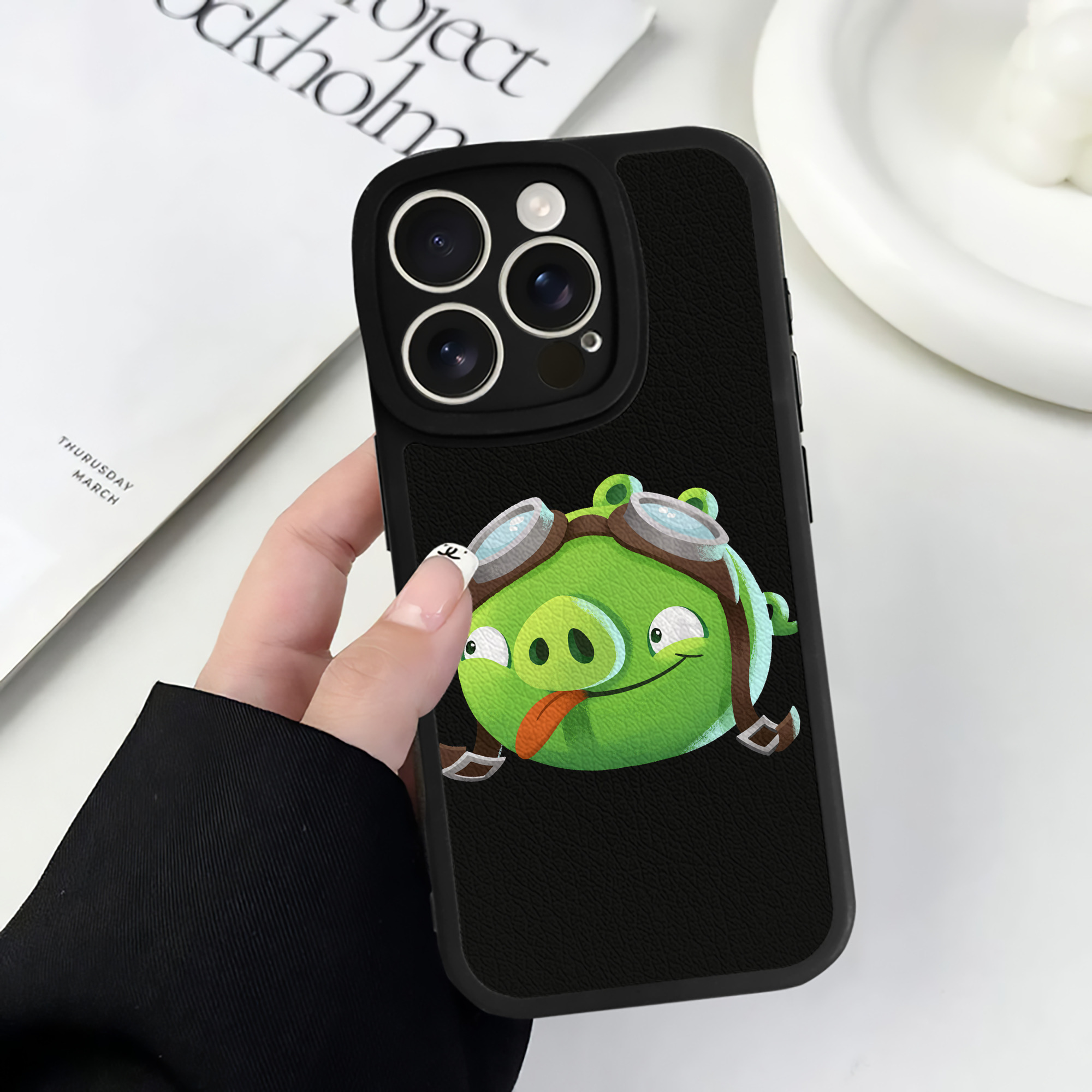（画像用） Angry Birds アングリーバード 【iPhone 16シリーズ対応】シリコンスマホケース（レザー調） 材質：シリコン